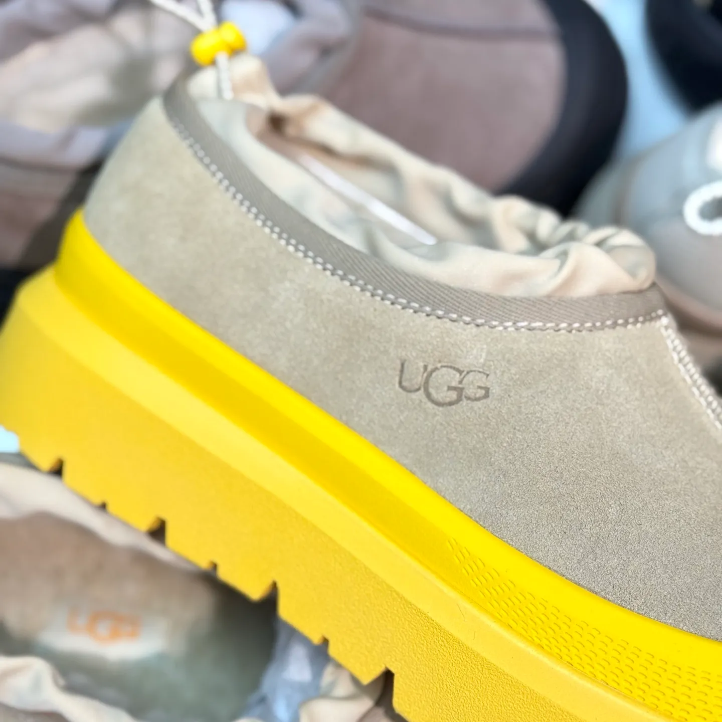 Local 💰600 Exclusive version Original OEM grade UGG Wang Yibo's same style High-end exclusive supply Pyramid-top workmanship quality High-end needs to come # Big advantage supply ❗️❗️❗️ Low-top men's and women's shoes size: 36 37 38 39 40 41 42 43 44#